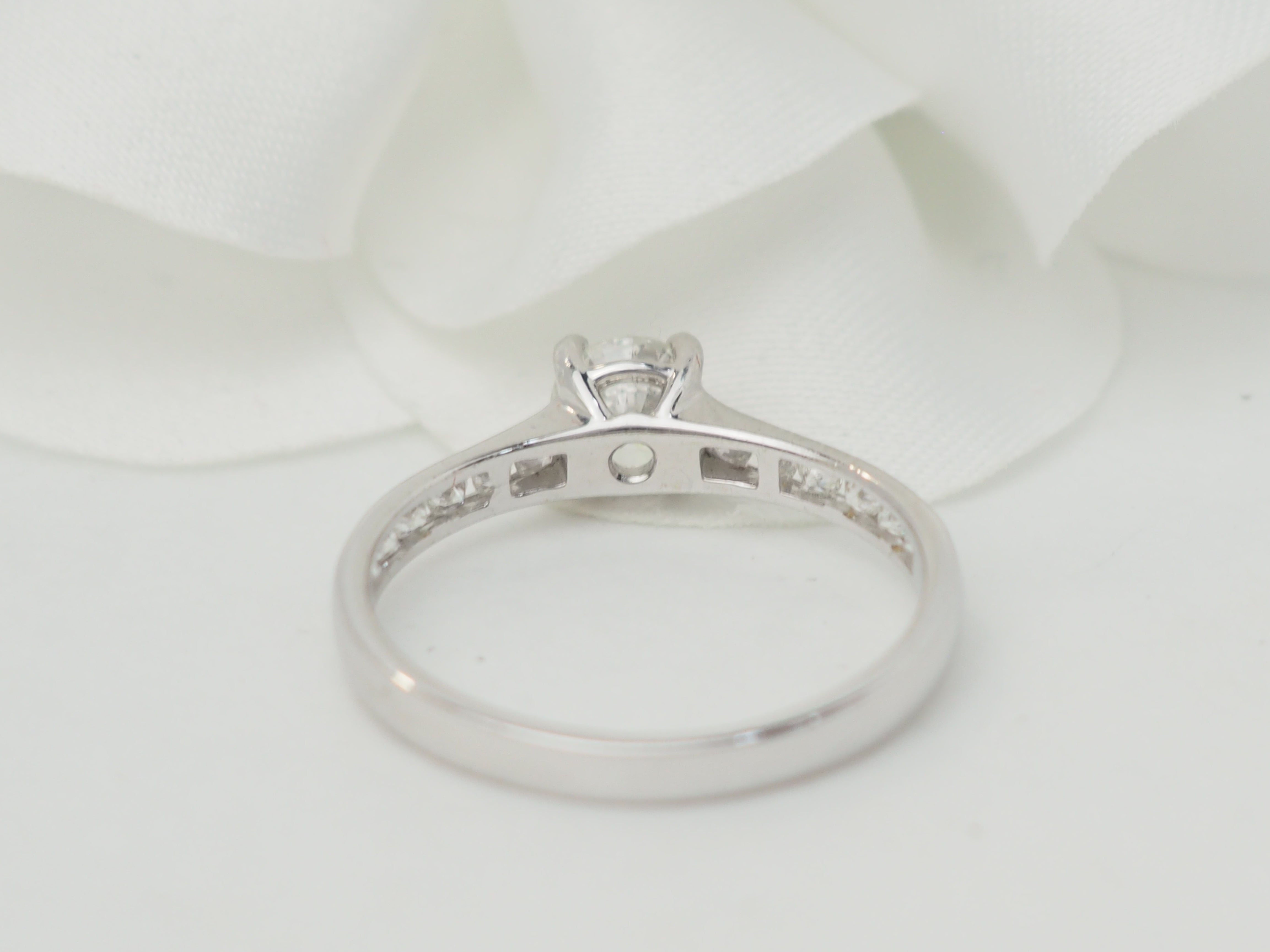 Bague solitaire en or blanc et diamant 0.48ct