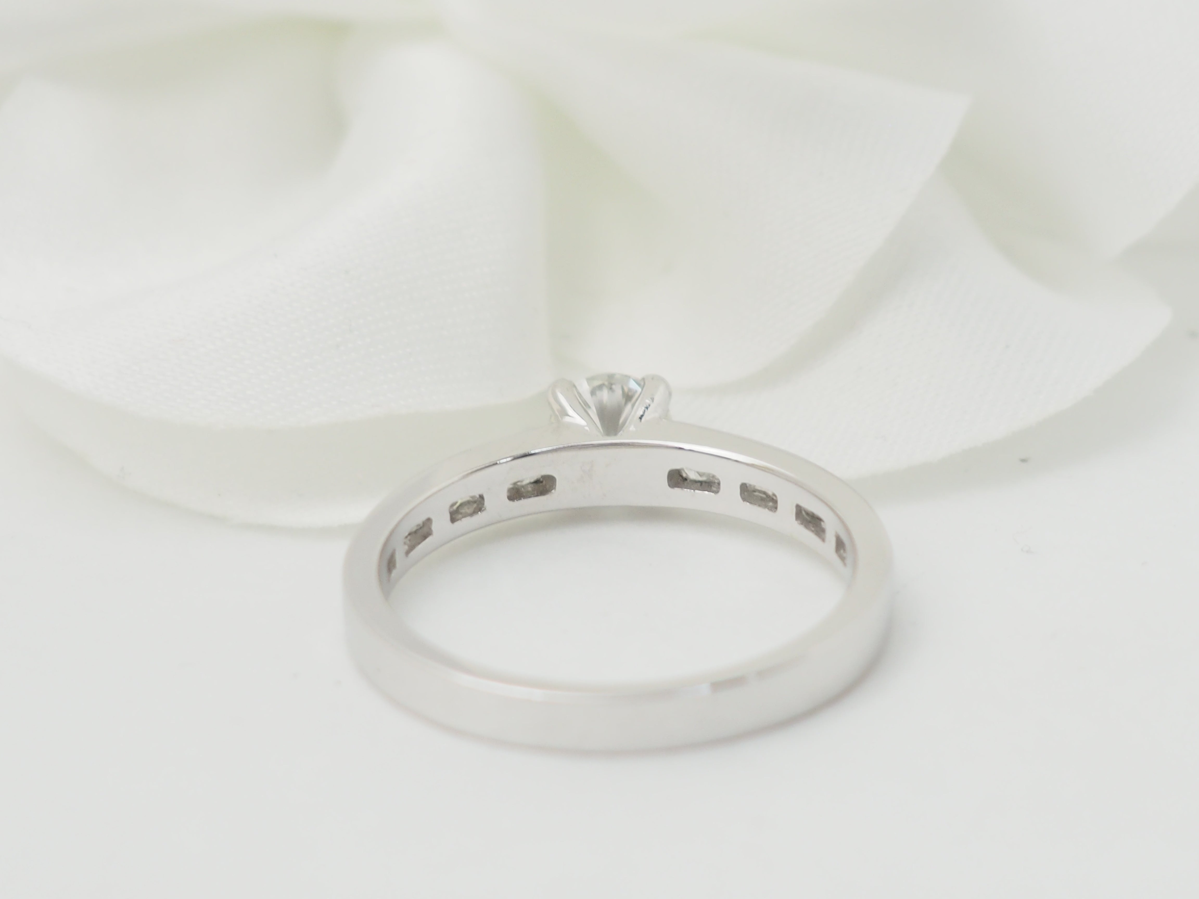 Bague solitaire en or blanc et diamant 0.37ct