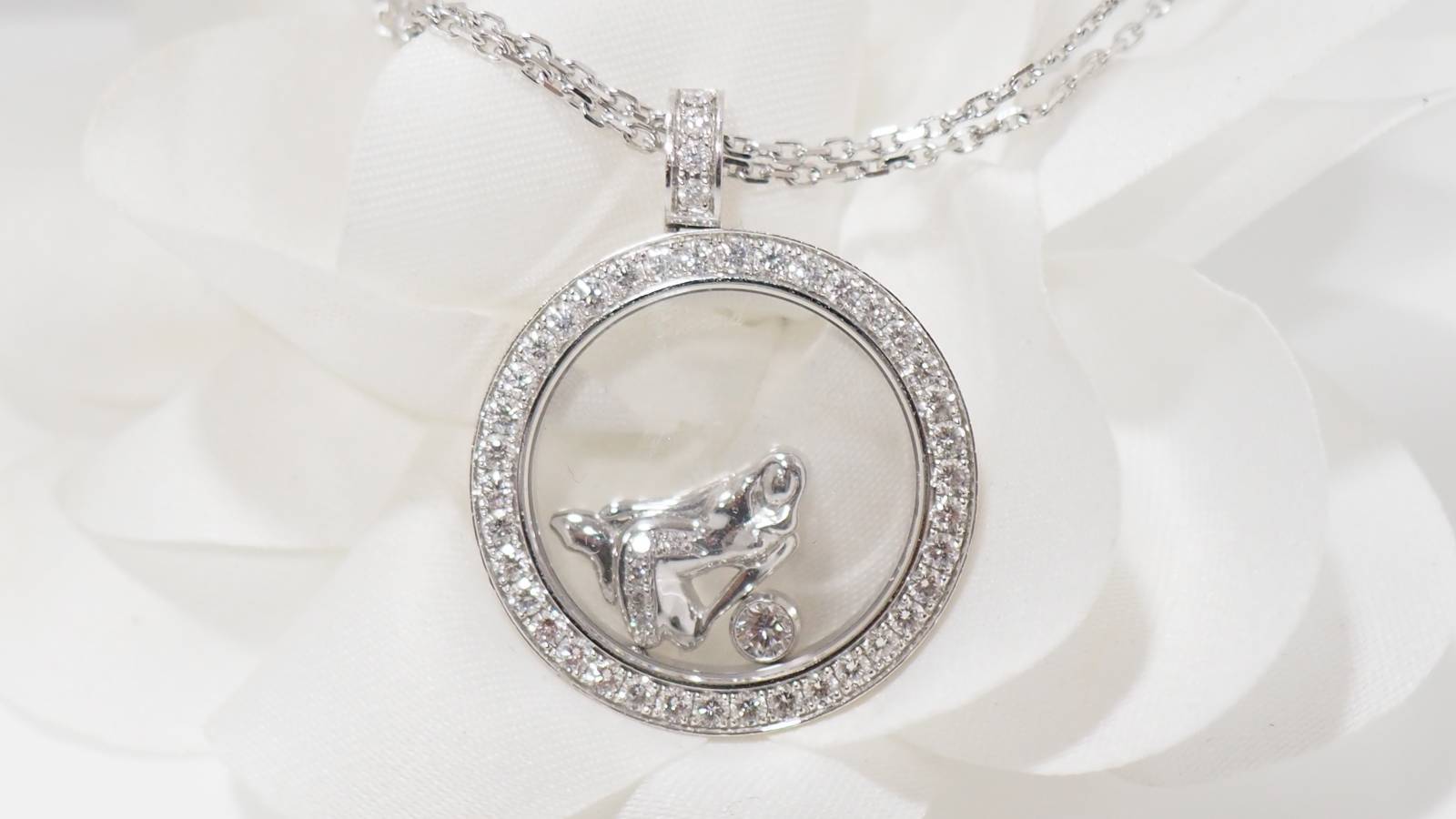 Collier Chopard "happy Diamonds" en or blanc et diamants