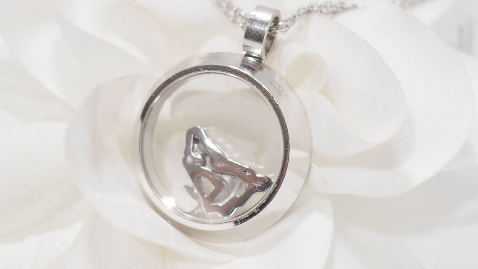 Collier Chopard "happy Diamonds" en or blanc et diamants