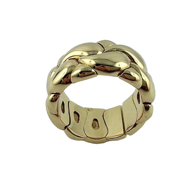 A Chopard "Casmir" model ring in 18K yellow gold