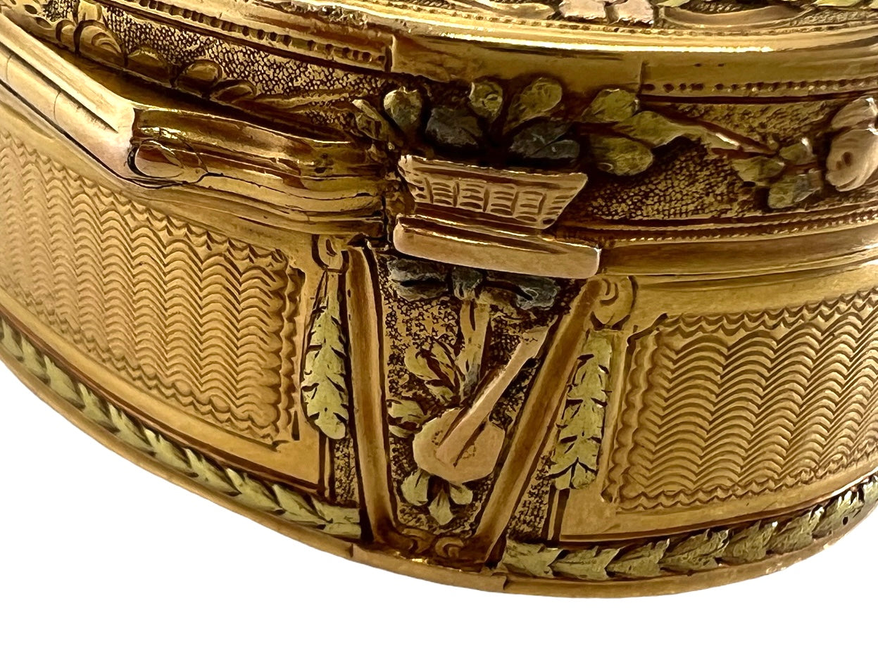 Two-tone gold snuffbox, Louis XVI period, circa 1768-1774