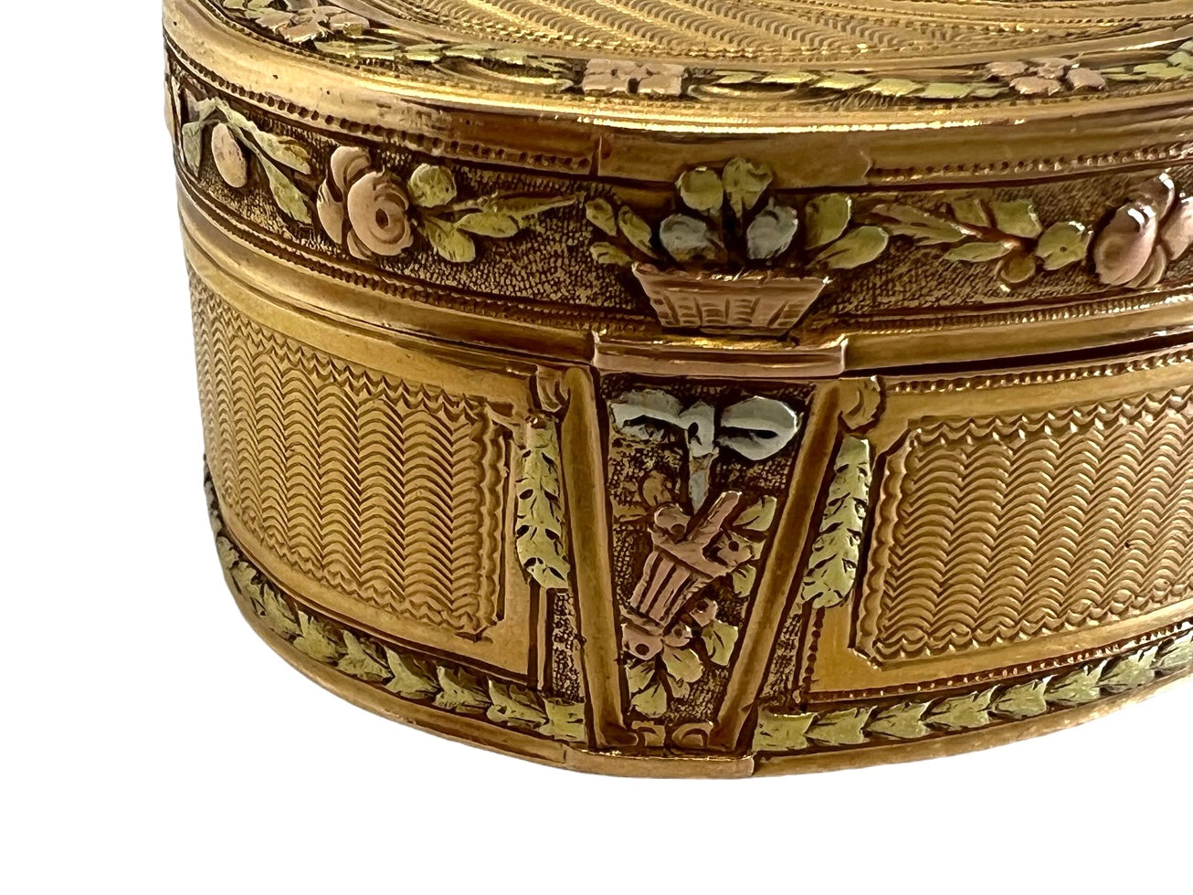 Two-tone gold snuffbox, Louis XVI period, circa 1768-1774
