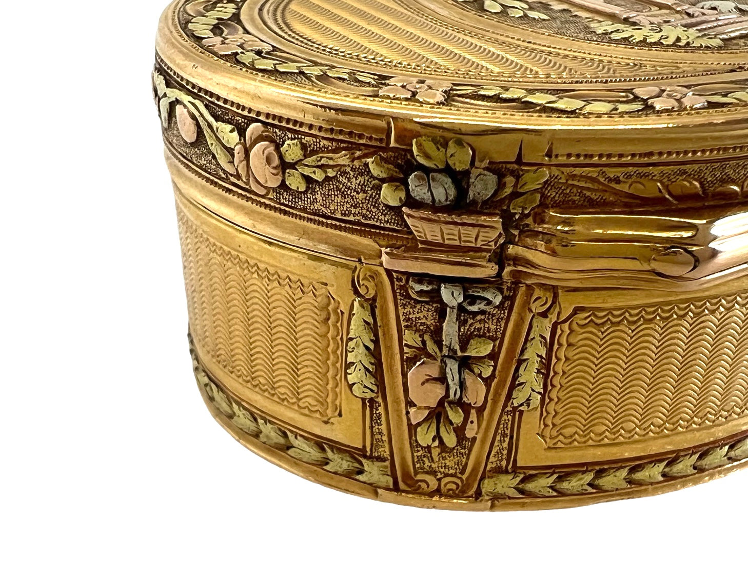 Two-tone gold snuffbox, Louis XVI period, circa 1768-1774
