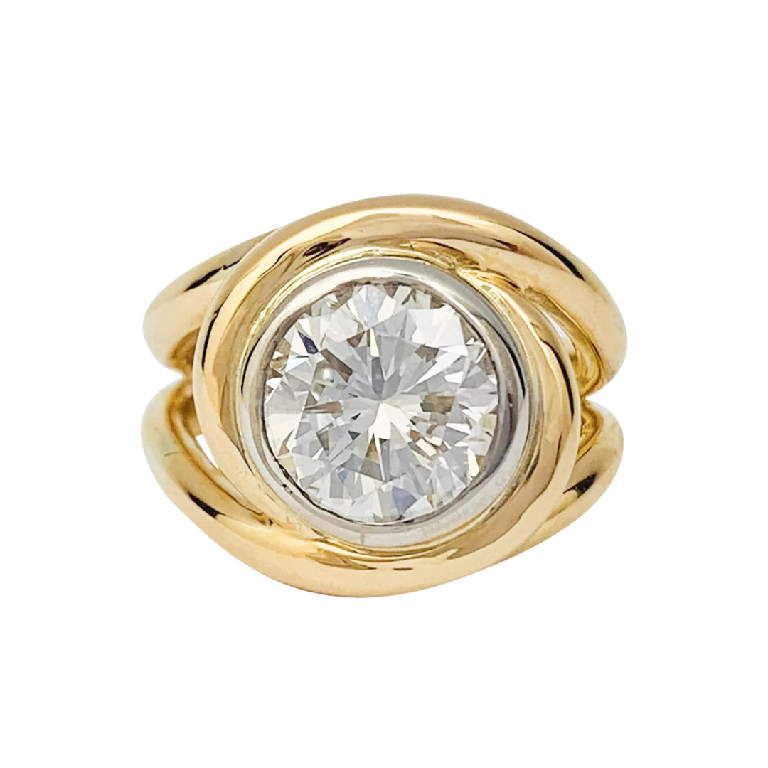 Bague entrelacée deux tons d'or, diamant 2,78 carats.