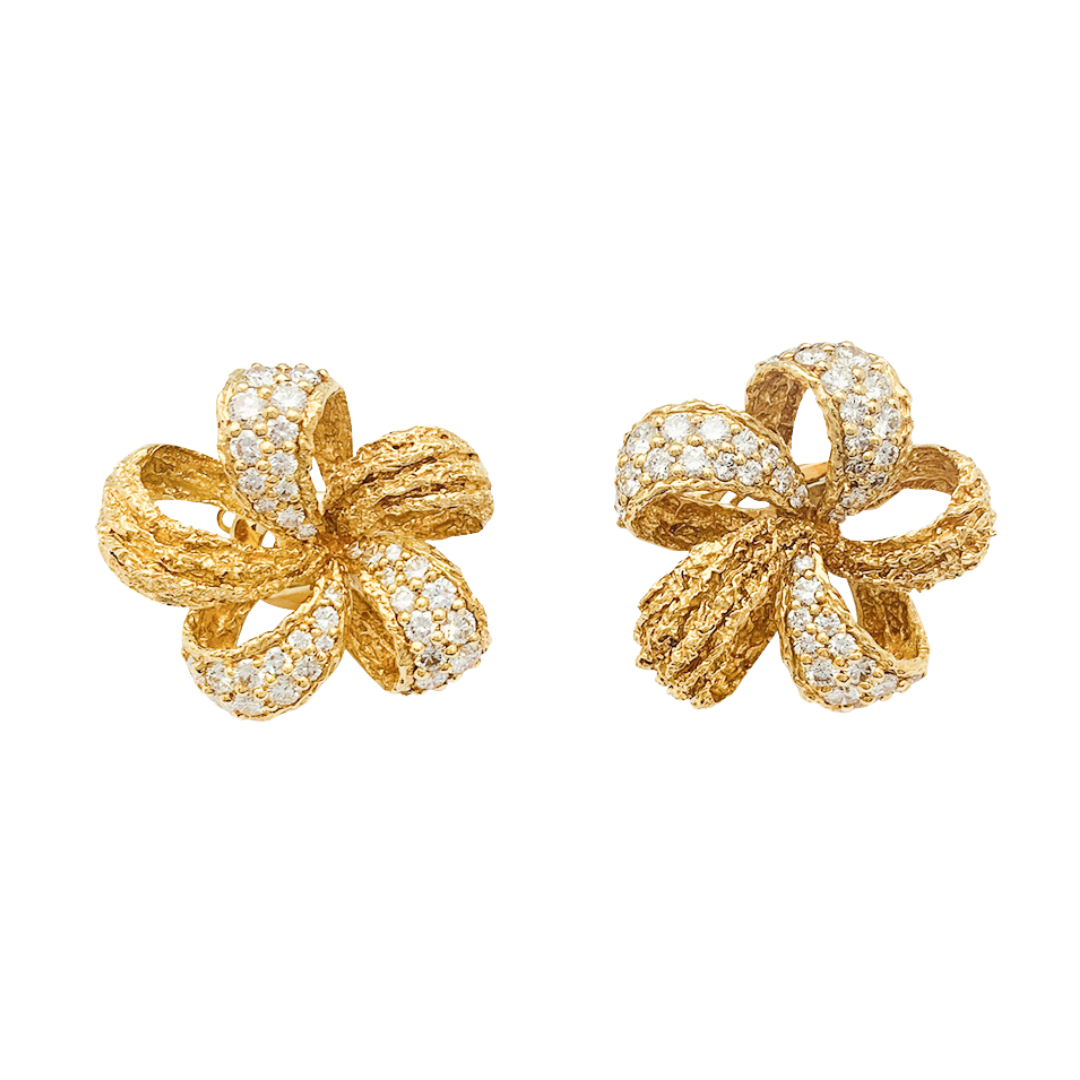 Grosses boucles d’oreilles fleurs M.Gérard en or jaune et diamants