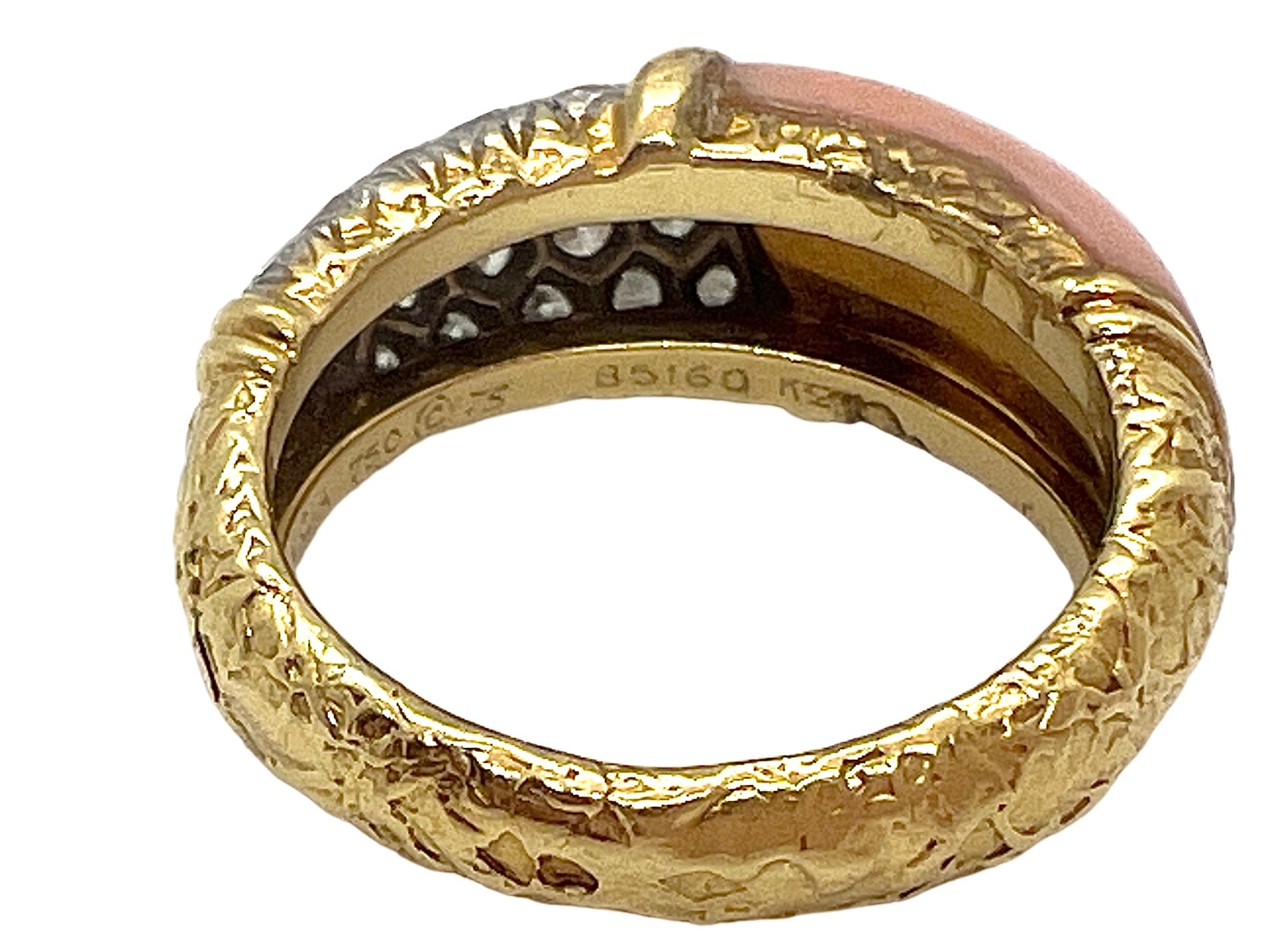 Van Cleef &amp; Arpels, 18K yellow gold, coral and diamond ring