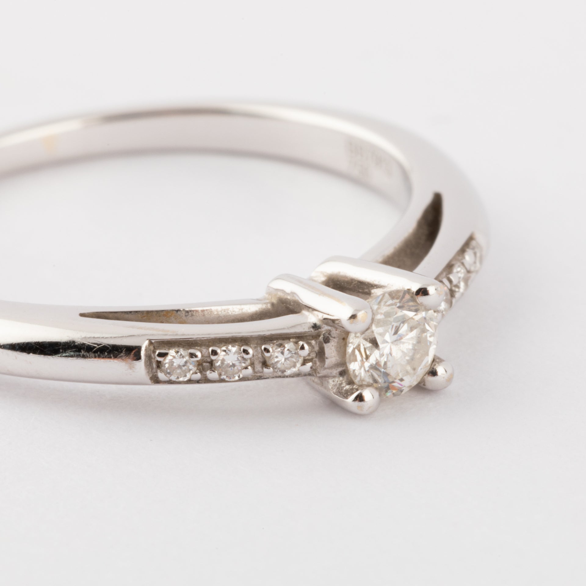 Solitaire signed Mauboussin.