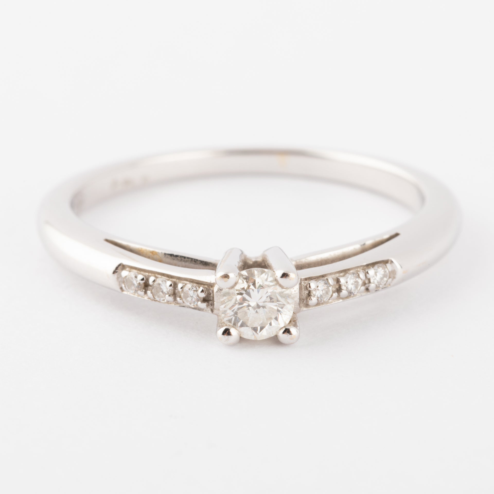 Solitaire signed Mauboussin.