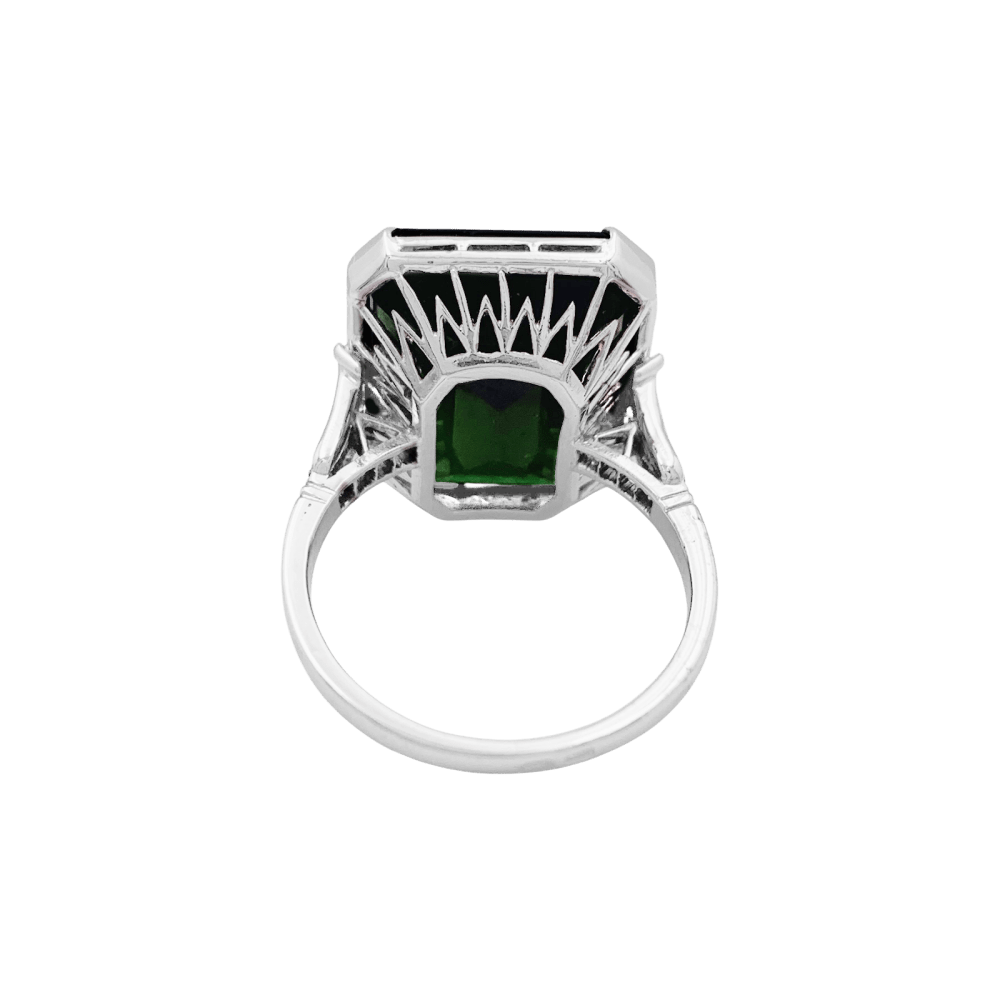 Bague or blanc et platine sertie d'une tourmaline et de diamants.