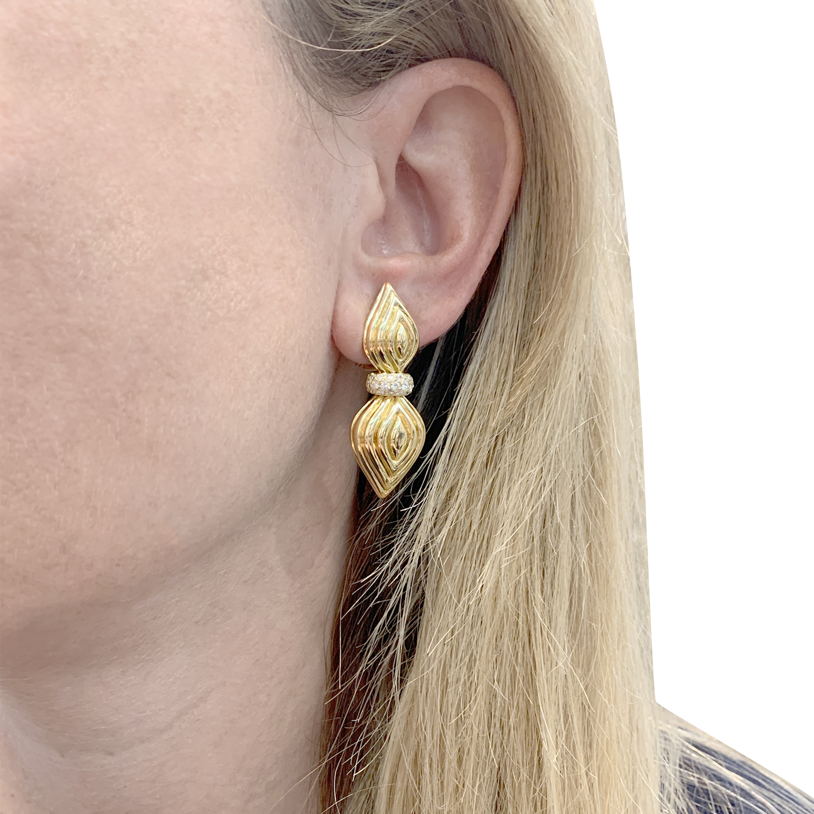 Boucles d'oreilles O.J. PERRIN, or jaune, diamants.