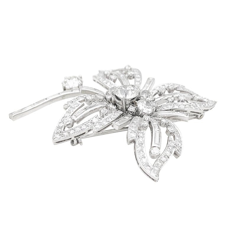 Broche "Fleur" platine, or blanc, diamants. - Maison Eloe