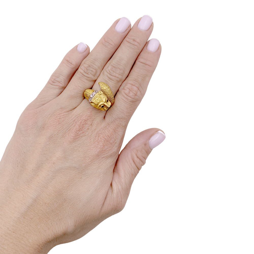 Bague Zolotas, « Tête de Lion » deux ors, diamants et rubis.
