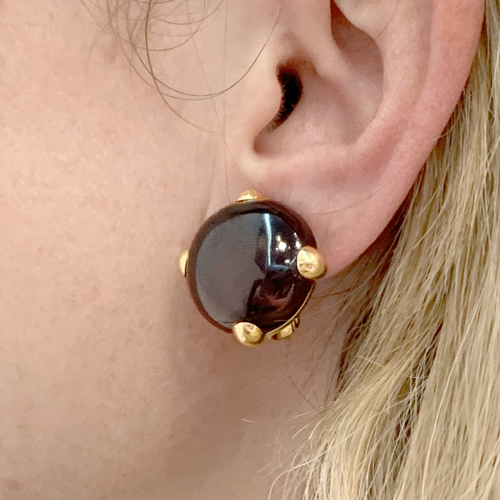 Boucles d'oreilles Pomellato, "Griffe", grenat, or jaune.