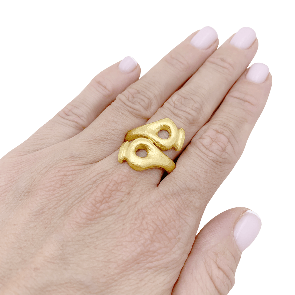 Bague Lalaounis, « Mesopotamia » en or jaune martelée.