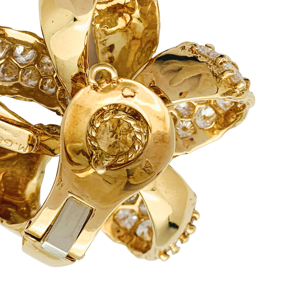 Grosses boucles d’oreilles fleurs M.Gérard en or jaune et diamants