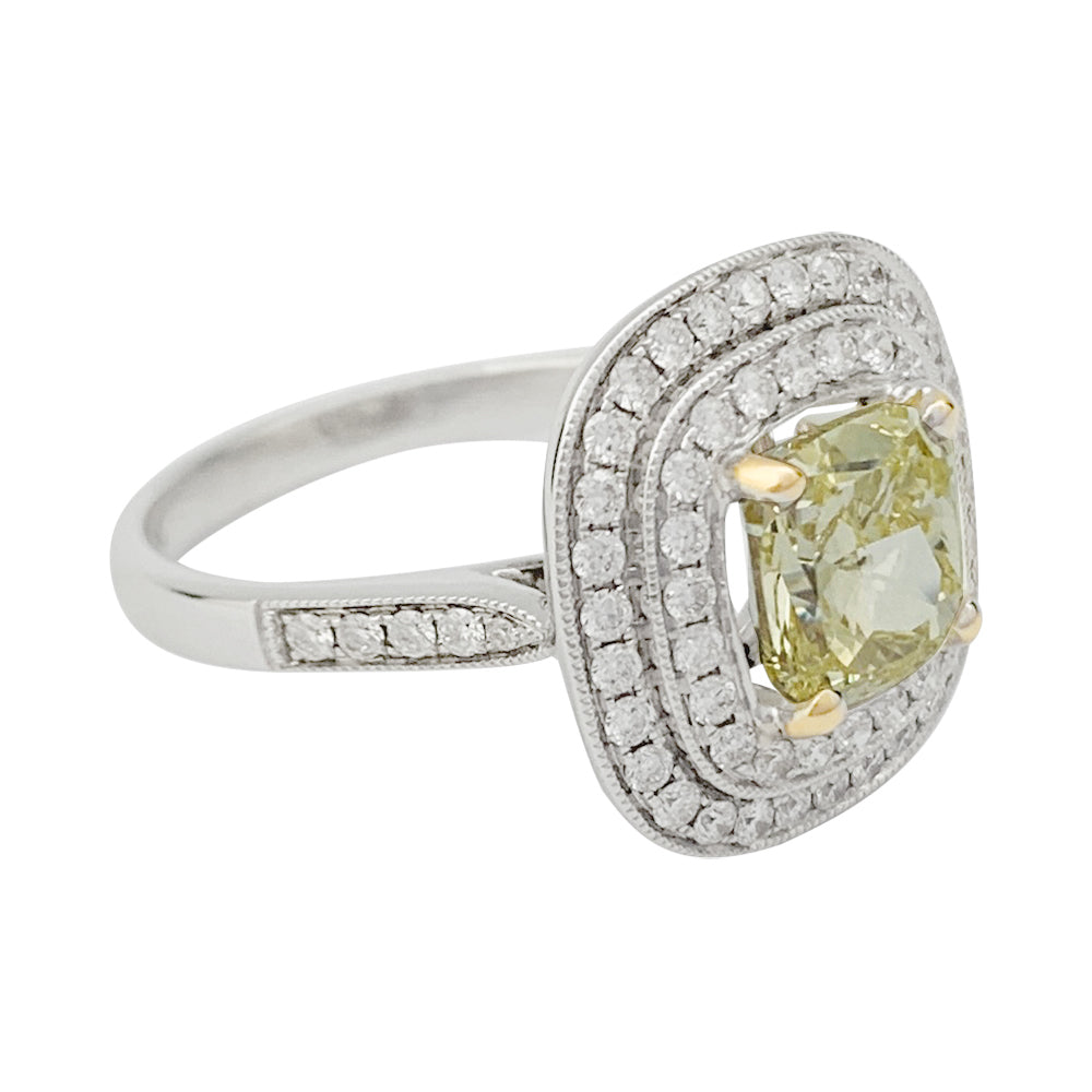 Bague or blanc, diamants et d'un diamant jaune de 2 carats