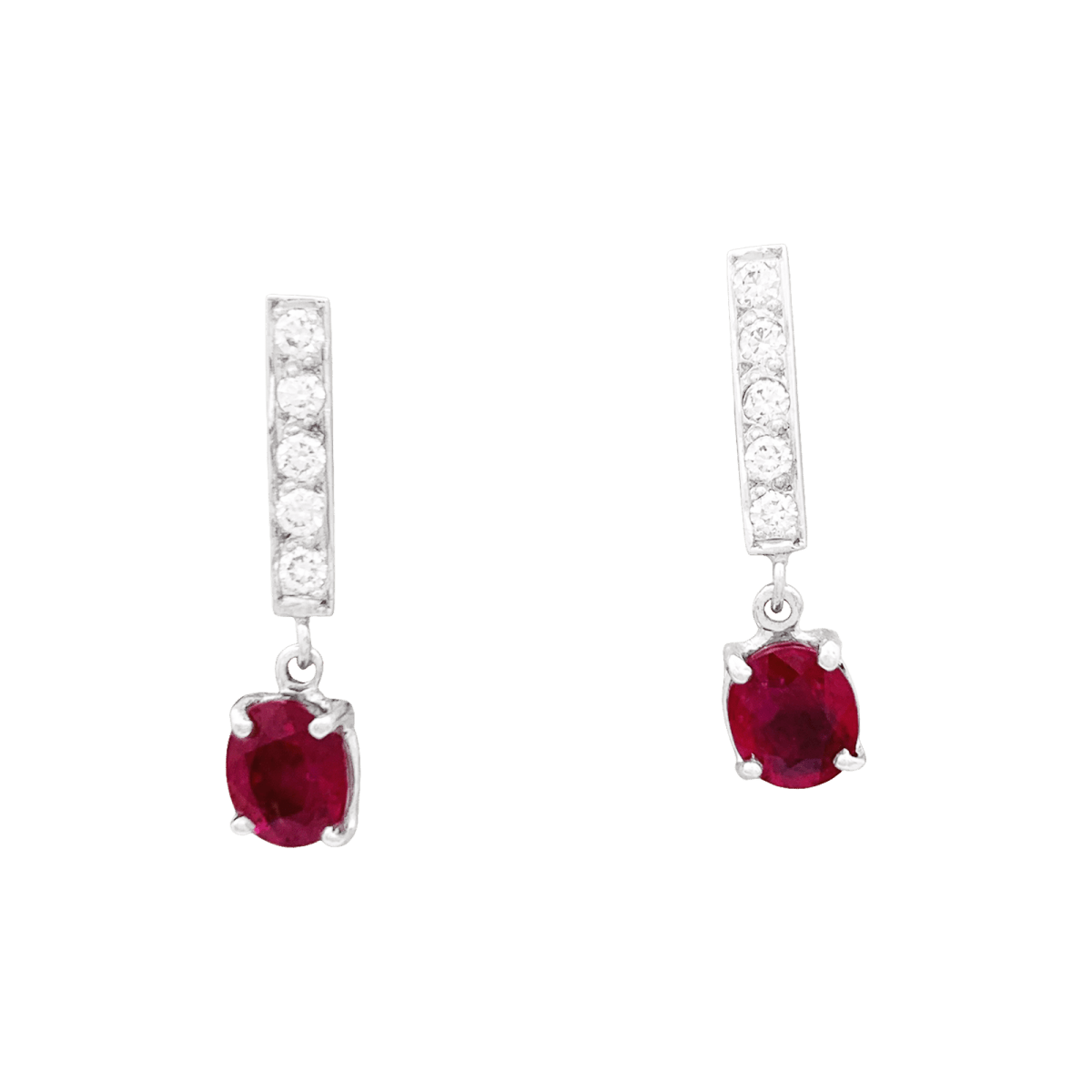 Pendants d'oreilles or blanc, diamants et rubis. - Maison Eloe