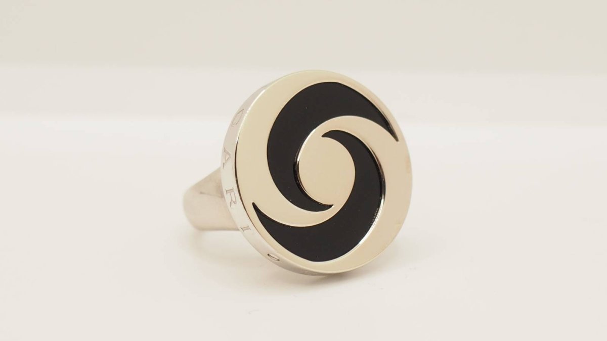 Bulgari Bague Yin Yang en or blanc et onyx - Maison Eloe