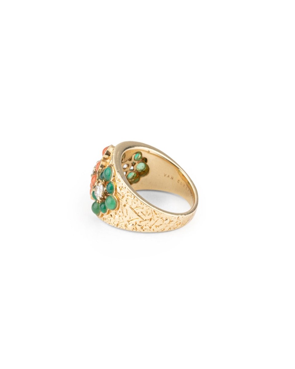 Van Cleef & Arpels bague Vintage Or Diamants Chrysoprases Corail - Maison Eloe