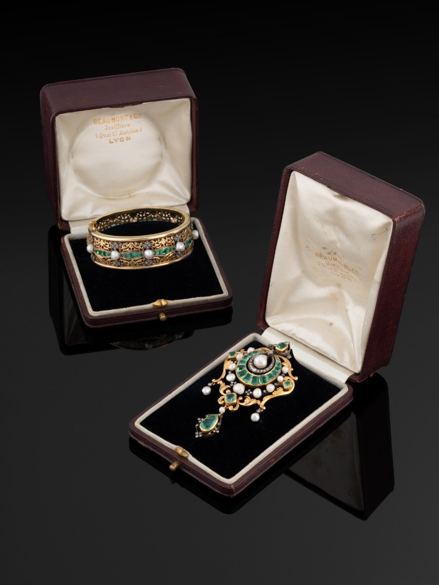Beaumont &amp; Compagnie Gold Brooch with Emeralds and Fine Pearls