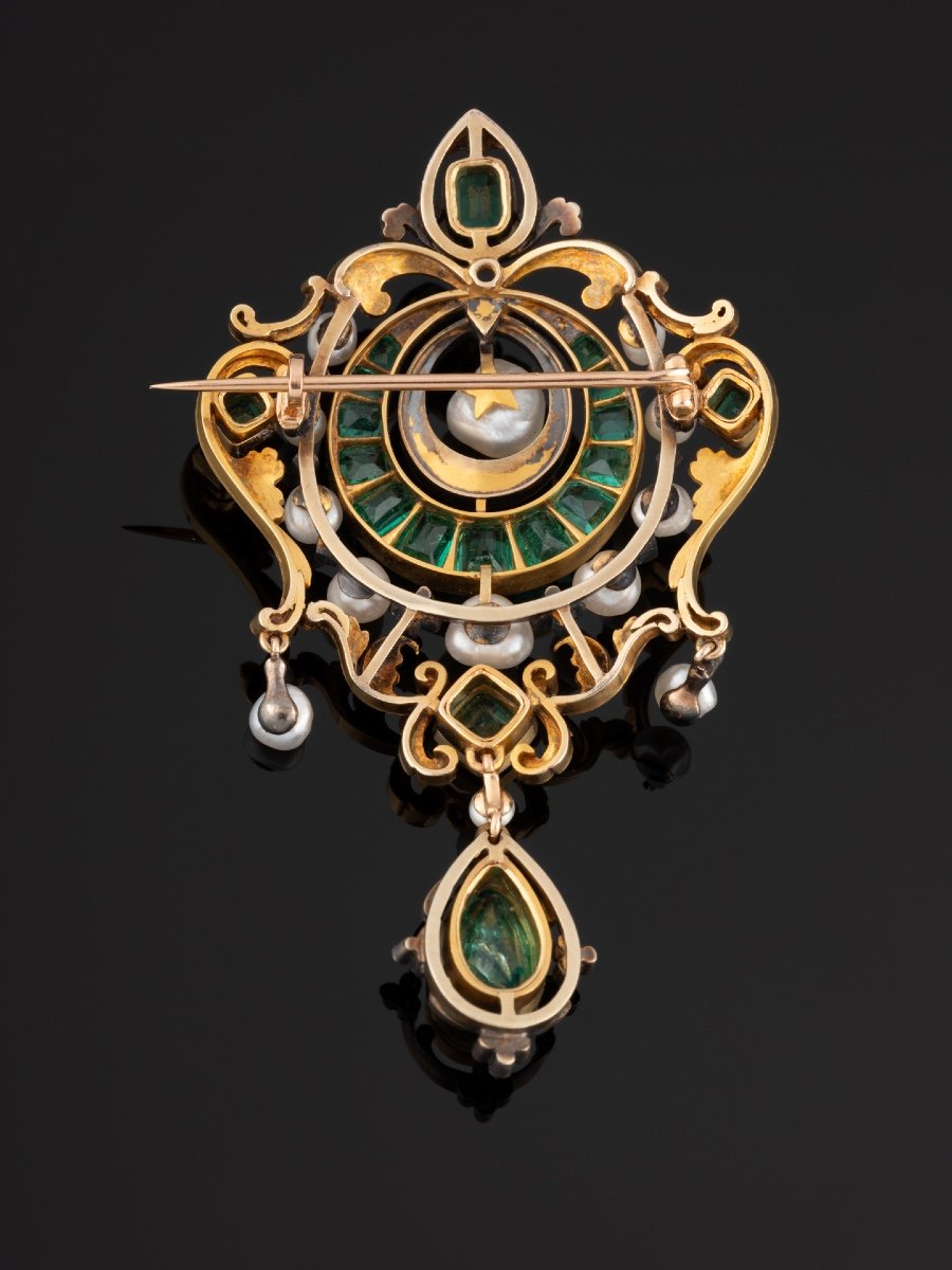 Beaumont &amp; Compagnie Gold Brooch with Emeralds and Fine Pearls