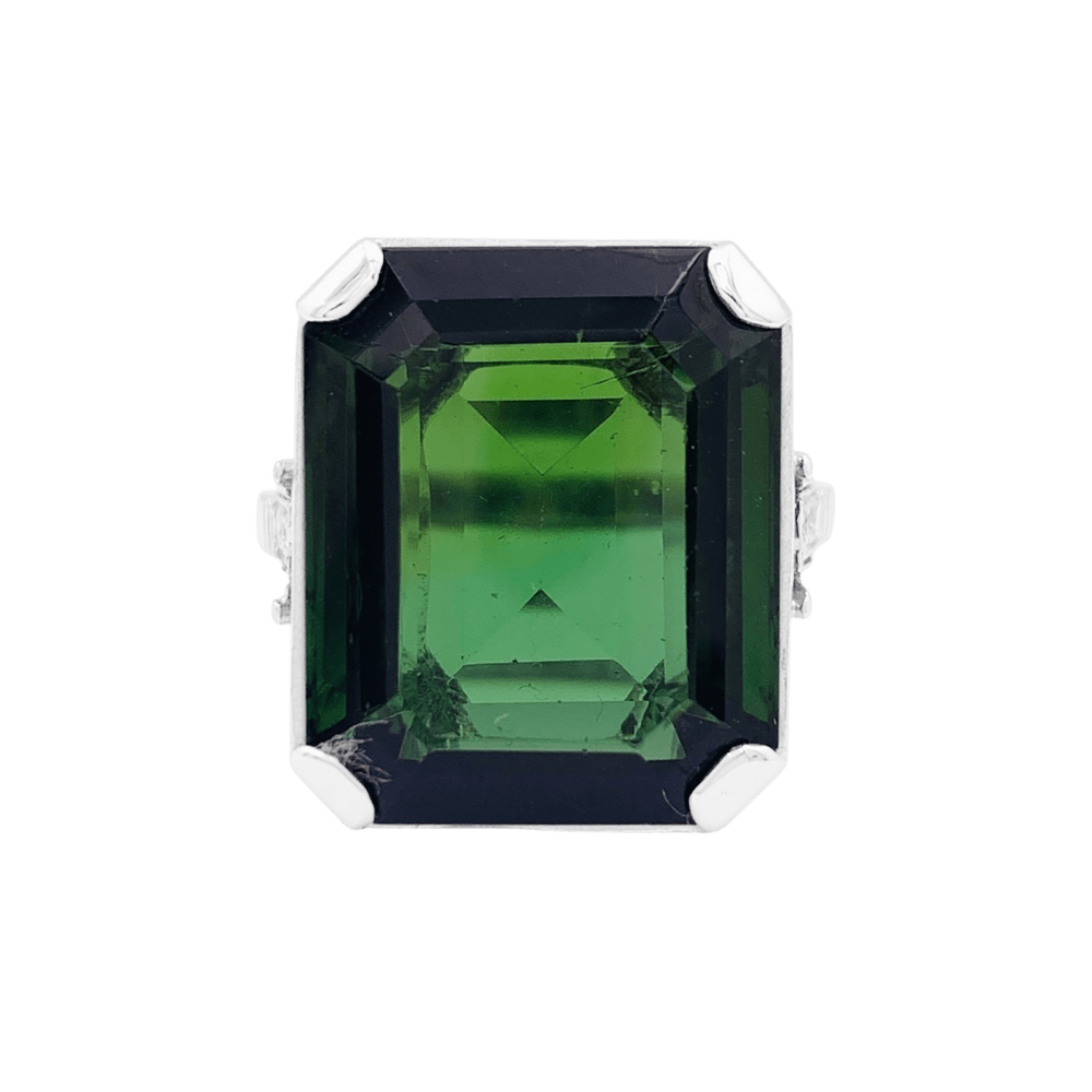 Bague or blanc et platine sertie d'une tourmaline et de diamants.