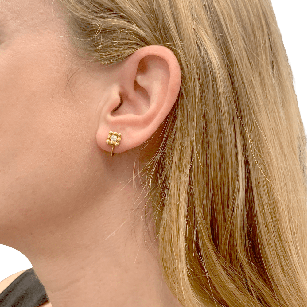 Boucles d'oreilles Chaumet, or jaune et diamants.