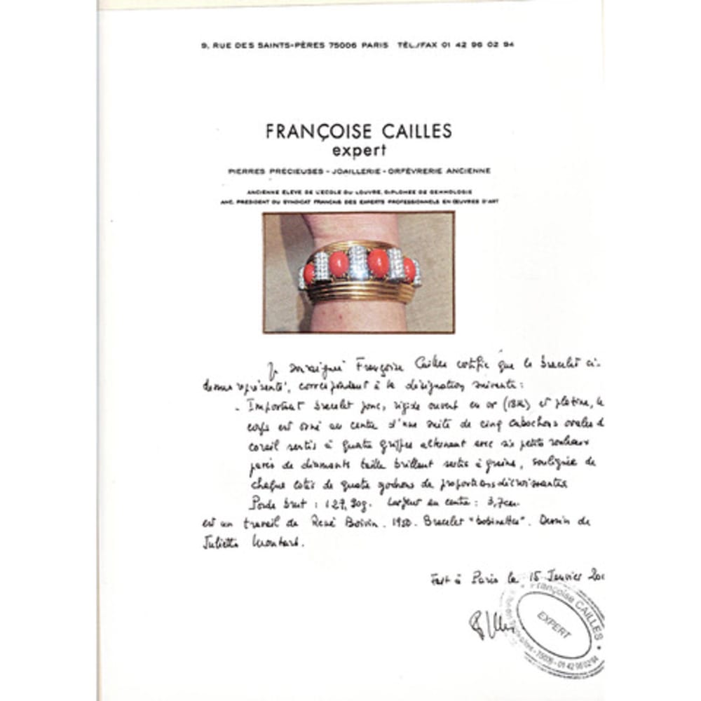 Important jonc attribué à René Boivin, platine, or jaune, corail et diamants.