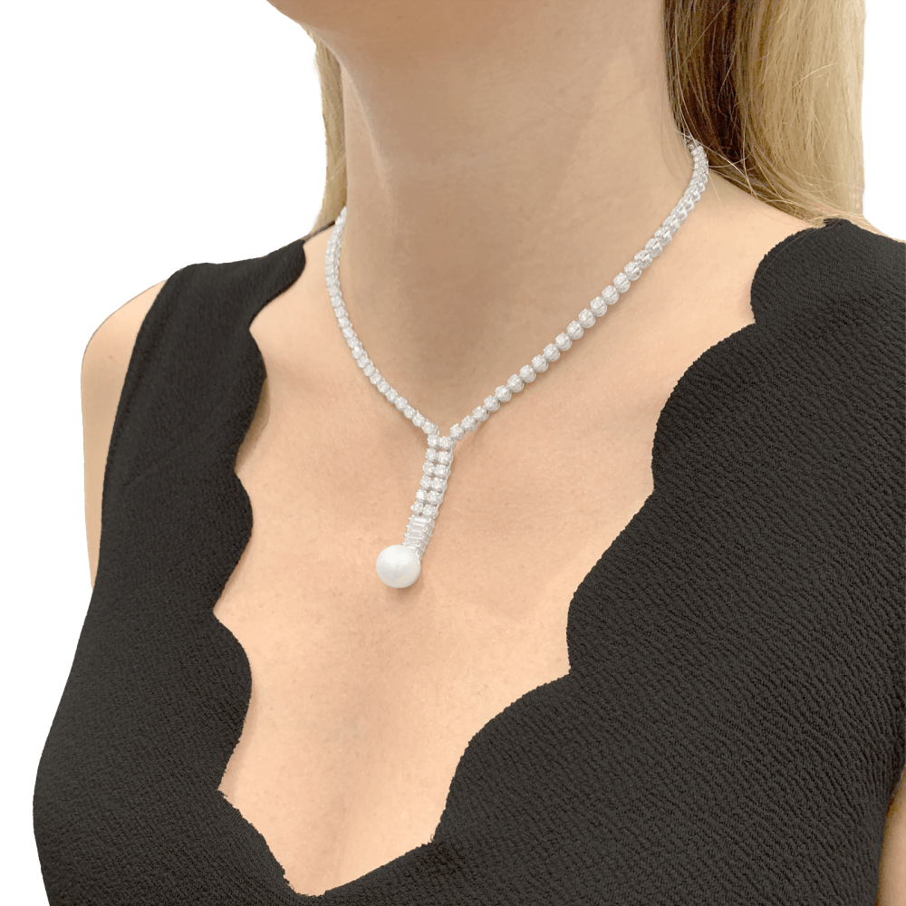 Collier diamants, perle de culture blanche.