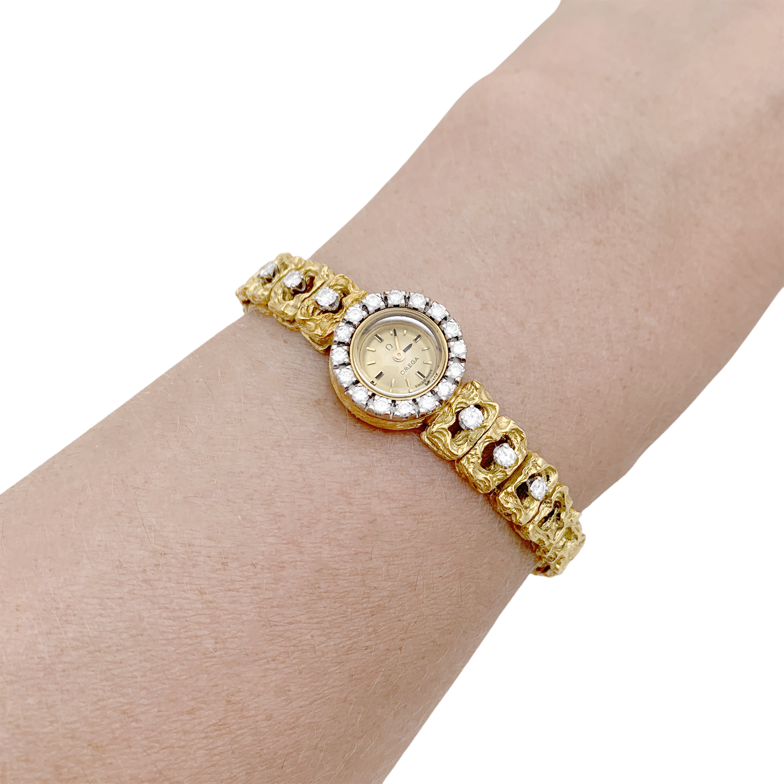 Montre de dame Omega vintage, deux ors, diamants.