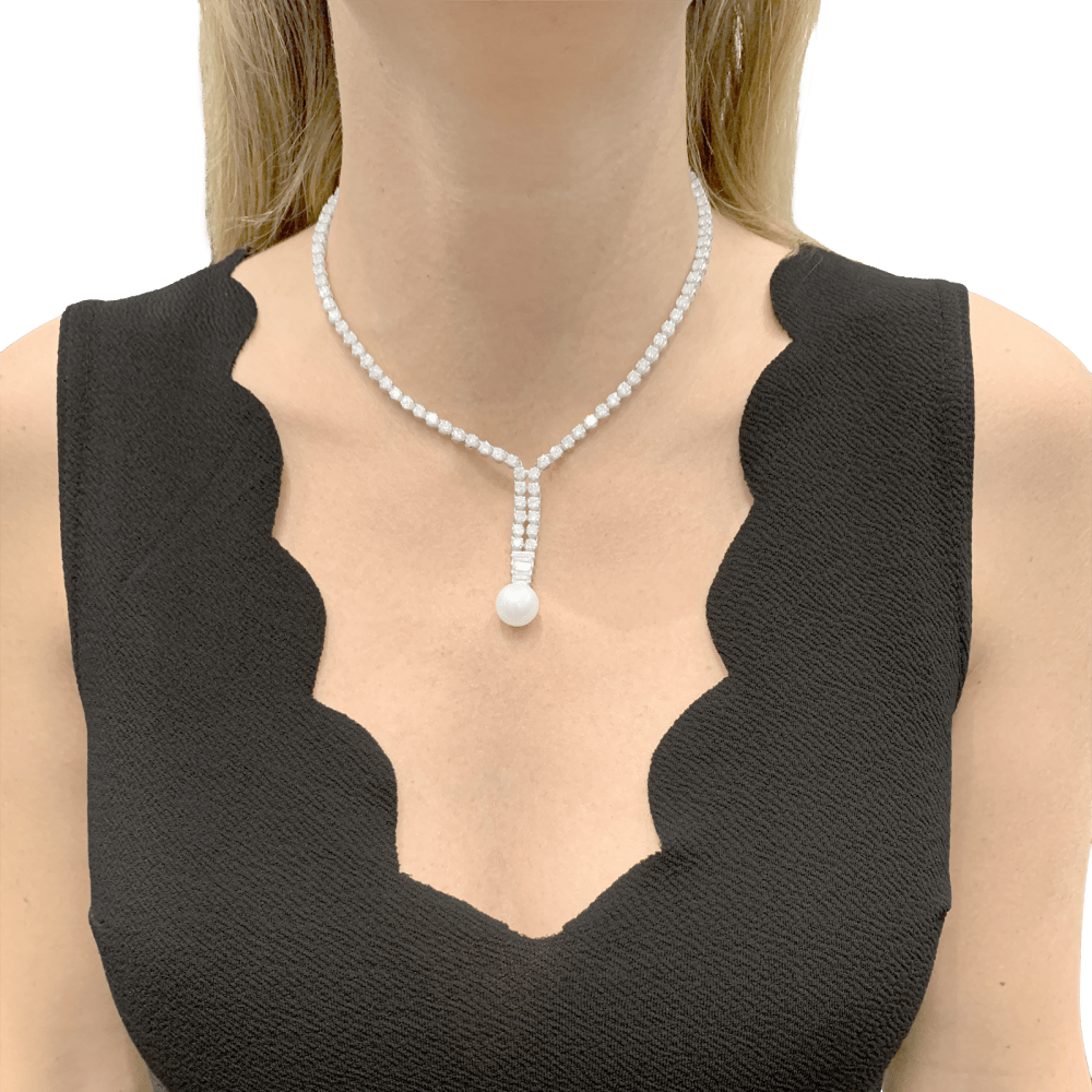 Collier diamants, perle de culture blanche.
