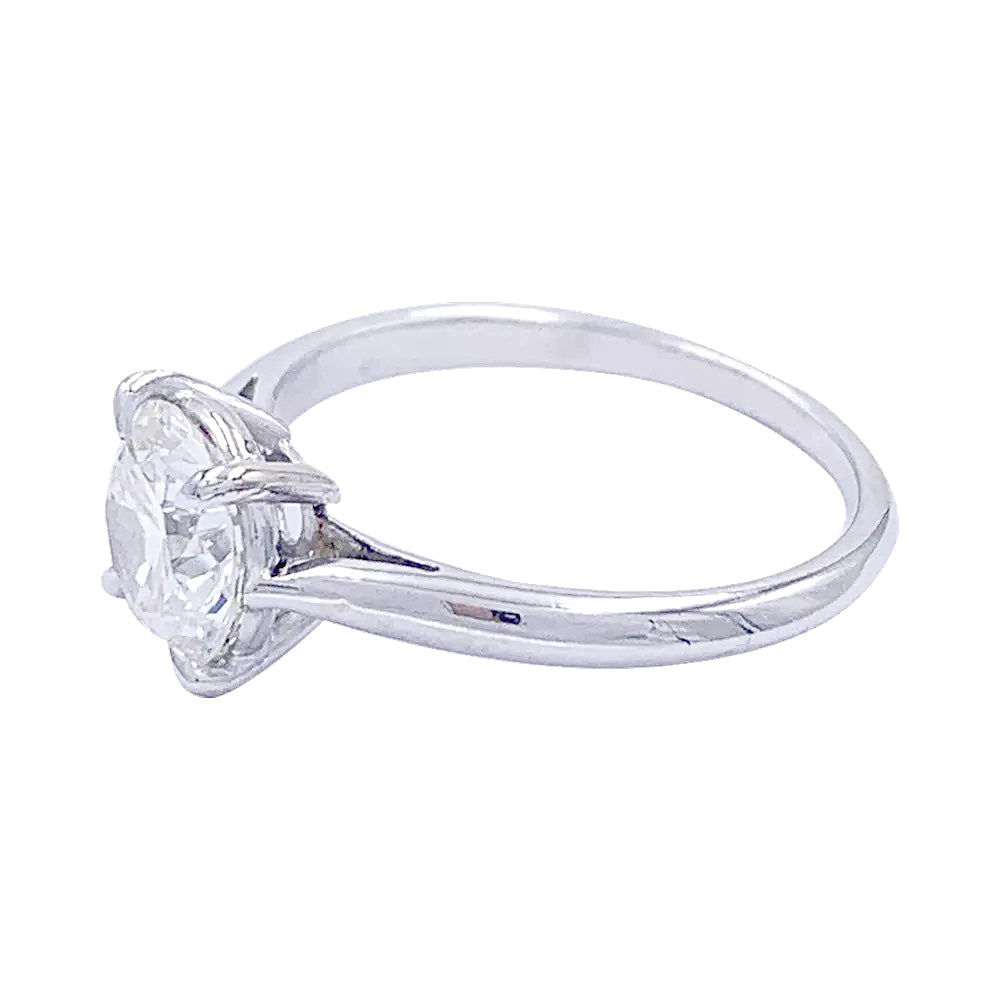 Bague solitaire en or blanc, diamant 1,36 carat.