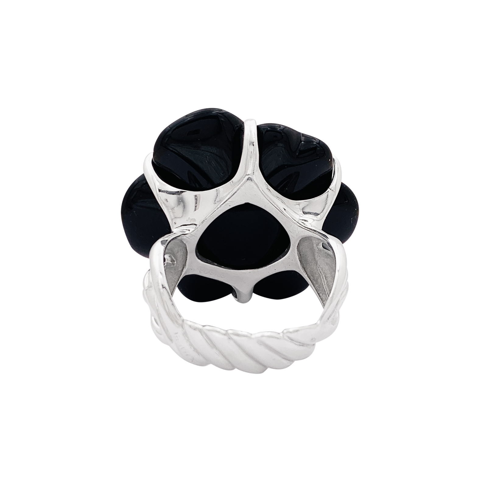 Bague Chanel, modèle "Camélia", en or blanc et onyx.