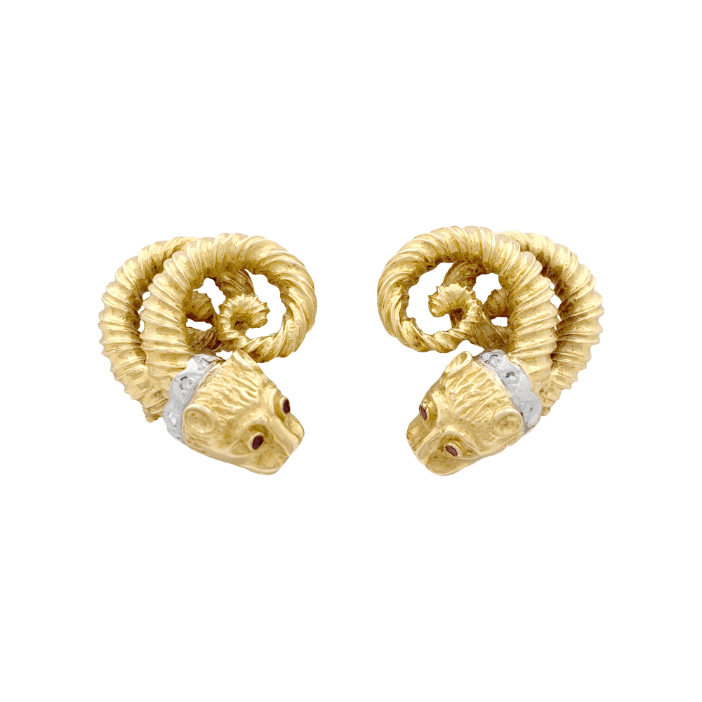 Boucles d'oreilles Zolotas, « Tête de Lion » deux ors, diamants et rubis.