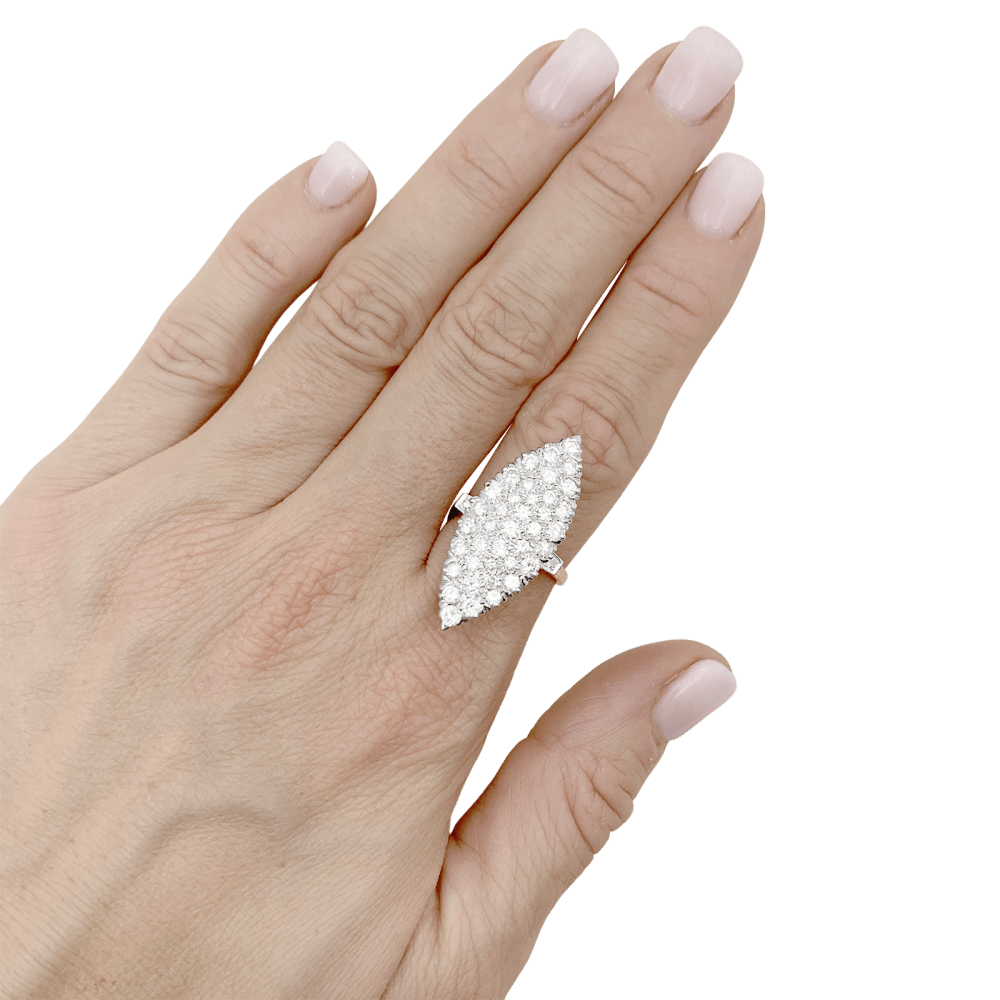 Bague marquise, deux ors, diamants.