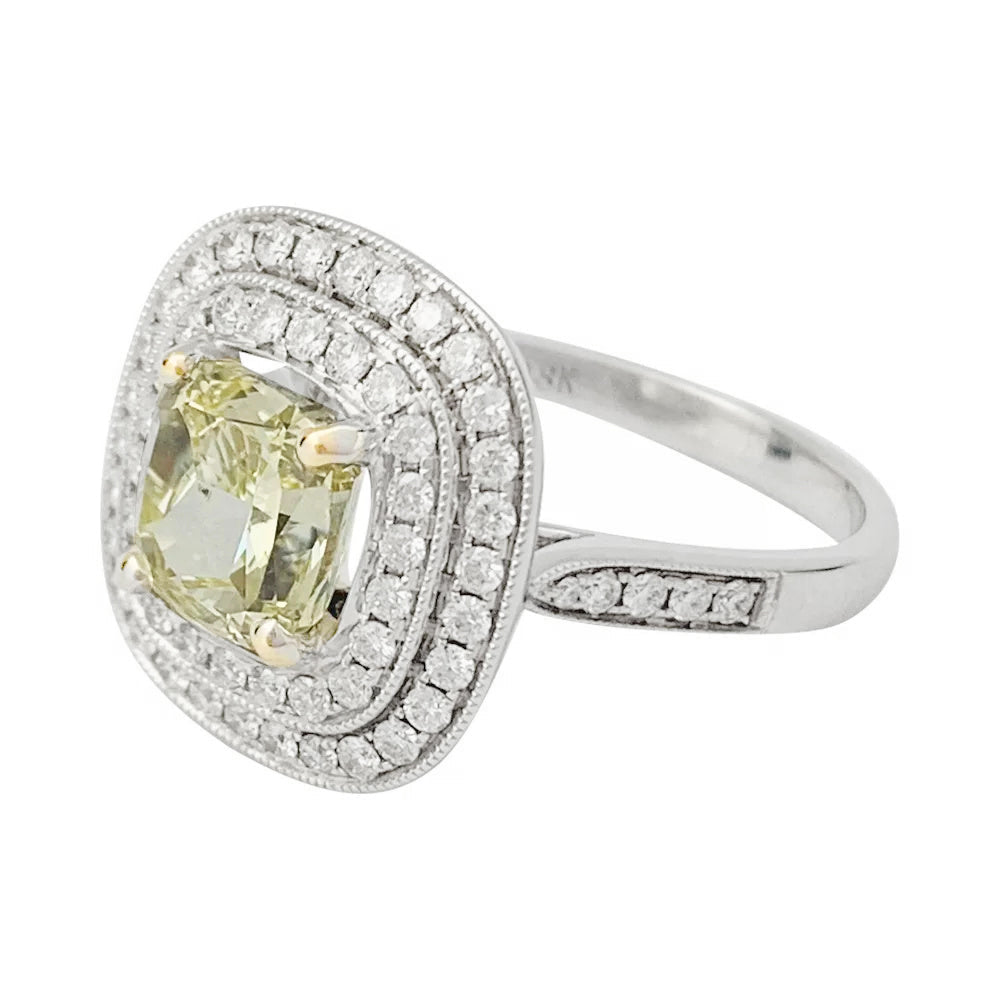 Bague or blanc, diamants et d'un diamant jaune de 2 carats