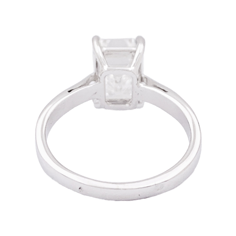 Bague taille émeraude, or blanc.