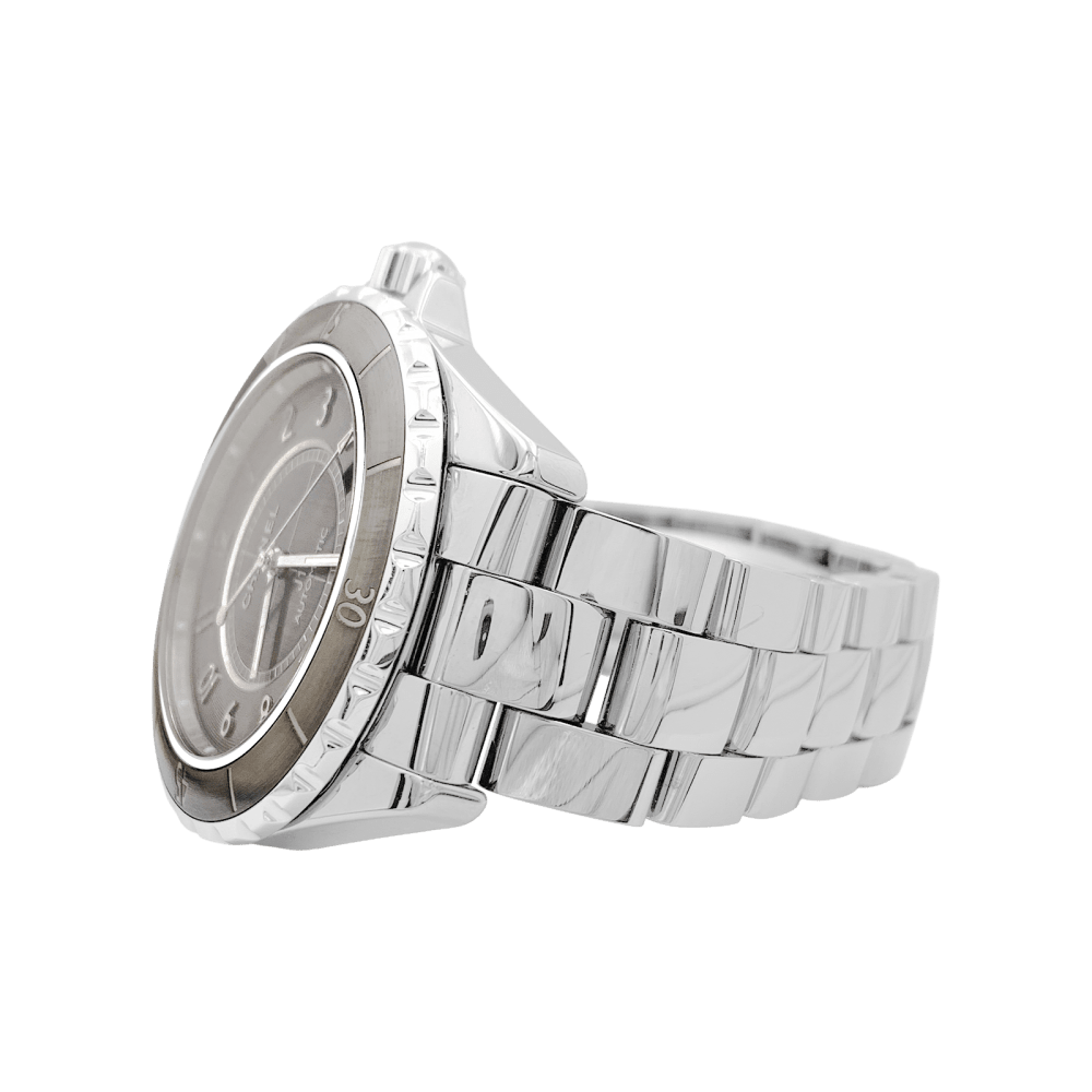 Montre Femme CHANEL « Chromatic », céramique de titane.