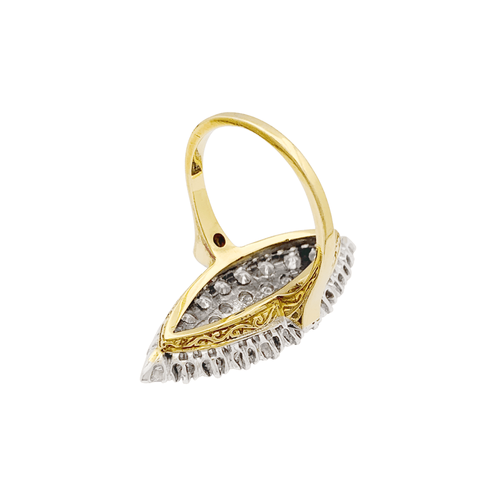 Bague marquise, deux ors, diamants.