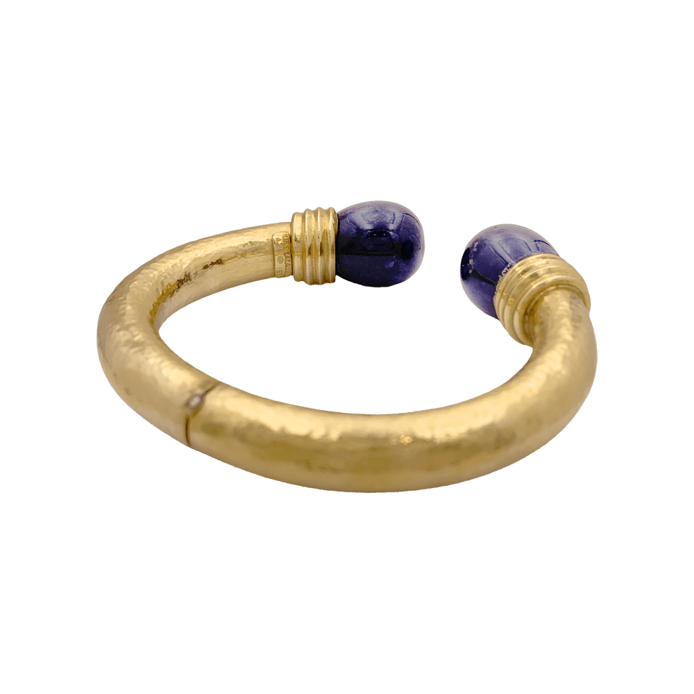 Bracelet jonc Ilias Lalaounis, collection "Neolithic", en or jaune martelé et sodalite.