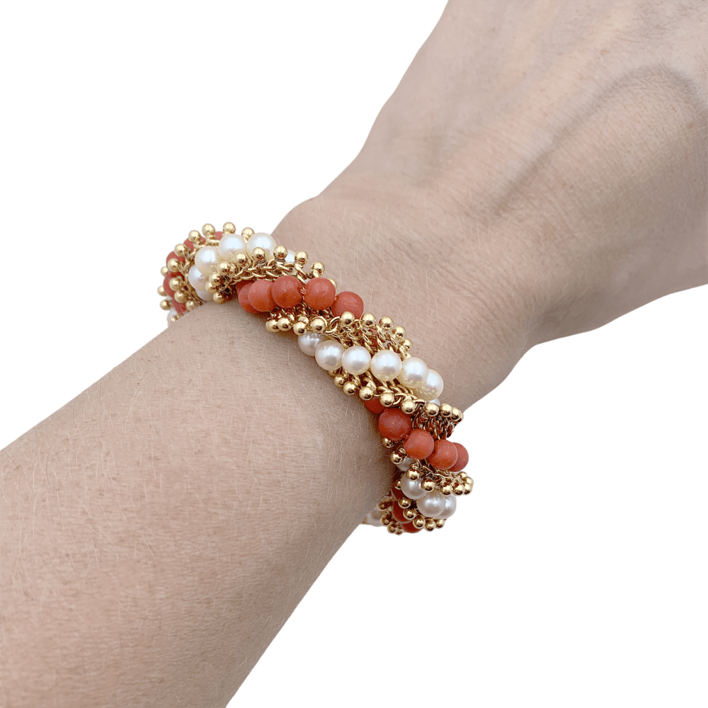 Bracelet Van Cleef & Arpels, "Twist", or jaune, corail, perles.