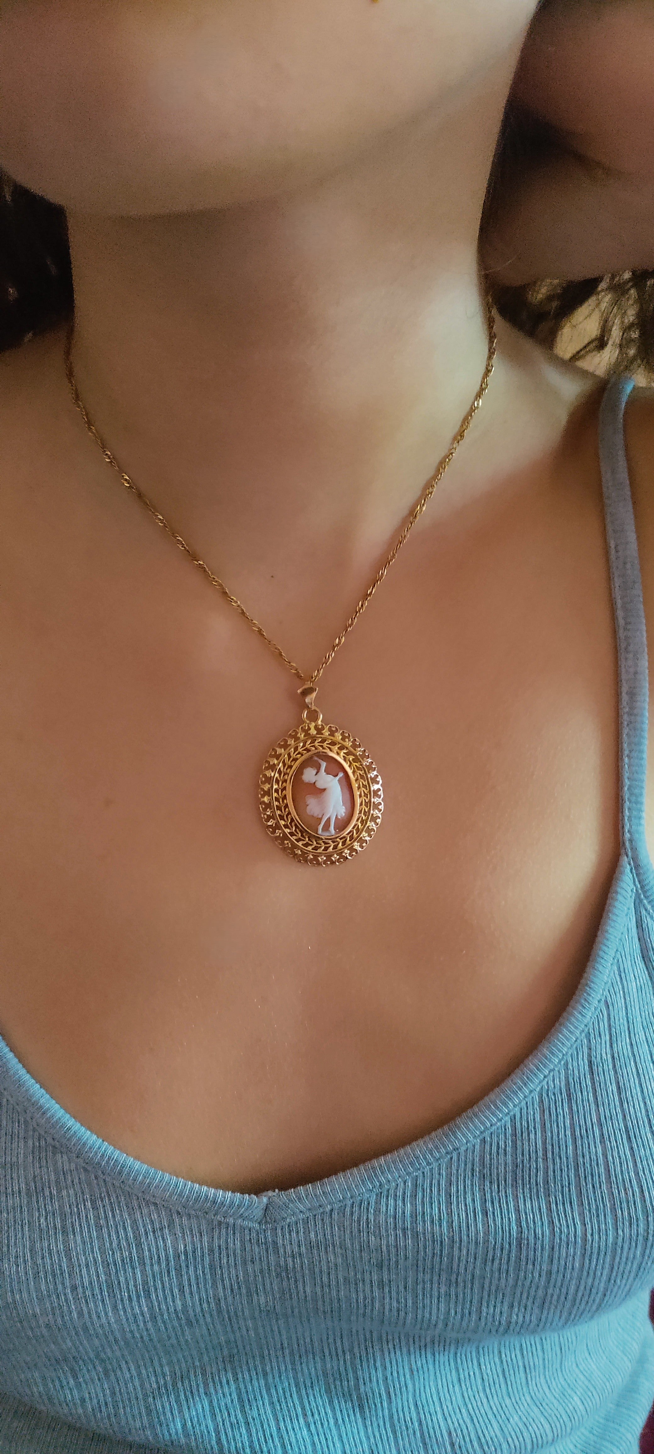 Pendentif en or jaune camée à l'antique XIXe