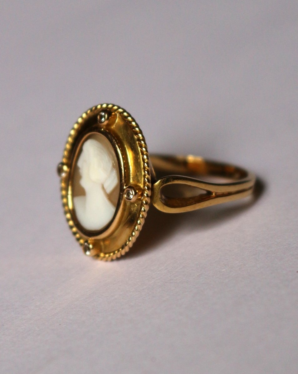 Bague ancienne camée coquille sur or jaune XIXe - Maison Eloe