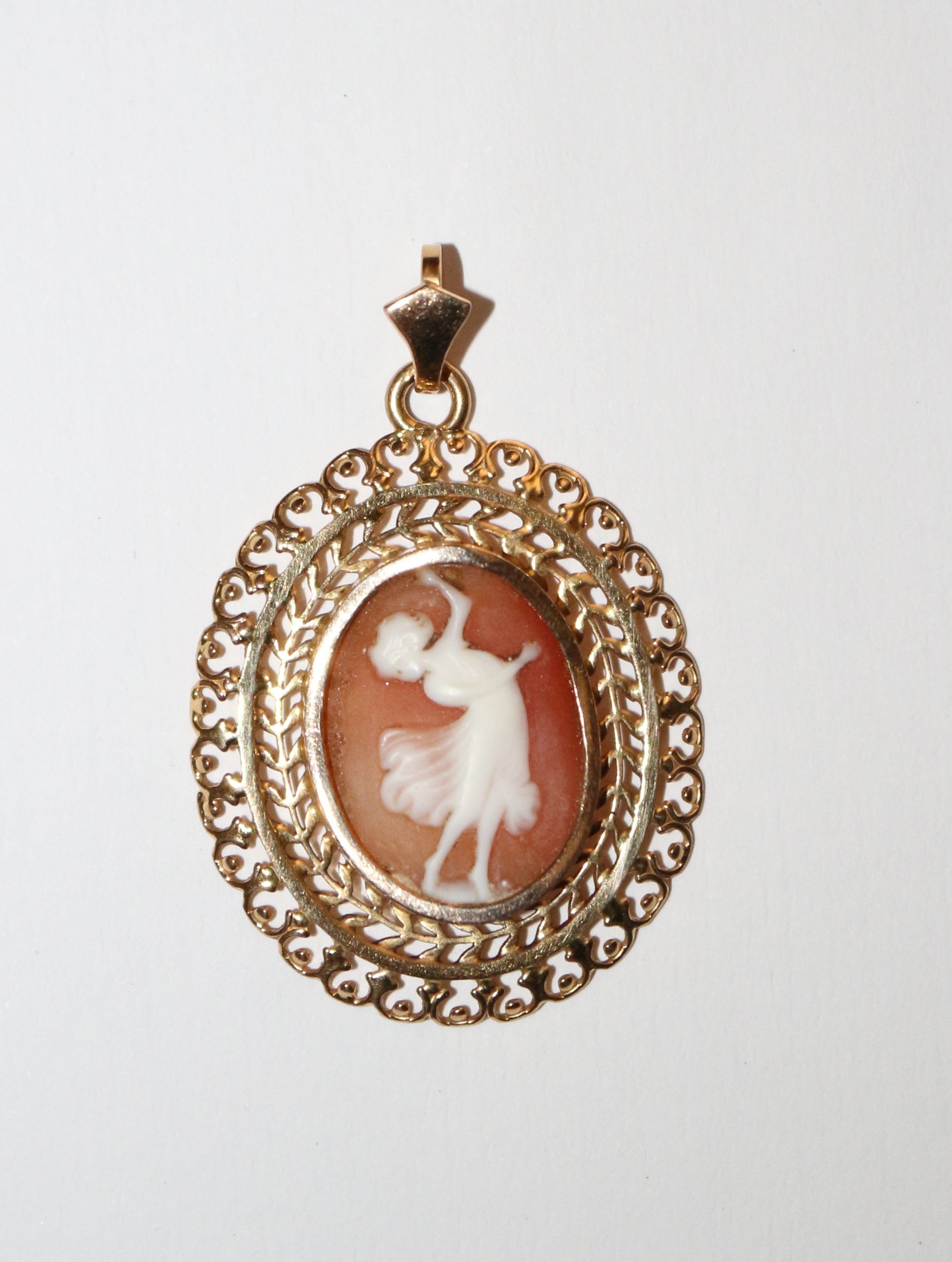 Pendentif en or jaune camée à l'antique XIXe