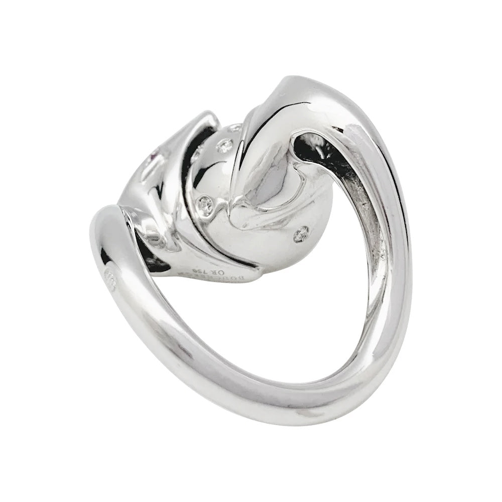 Bague Boucheron, "Trouble", or blanc, diamants.