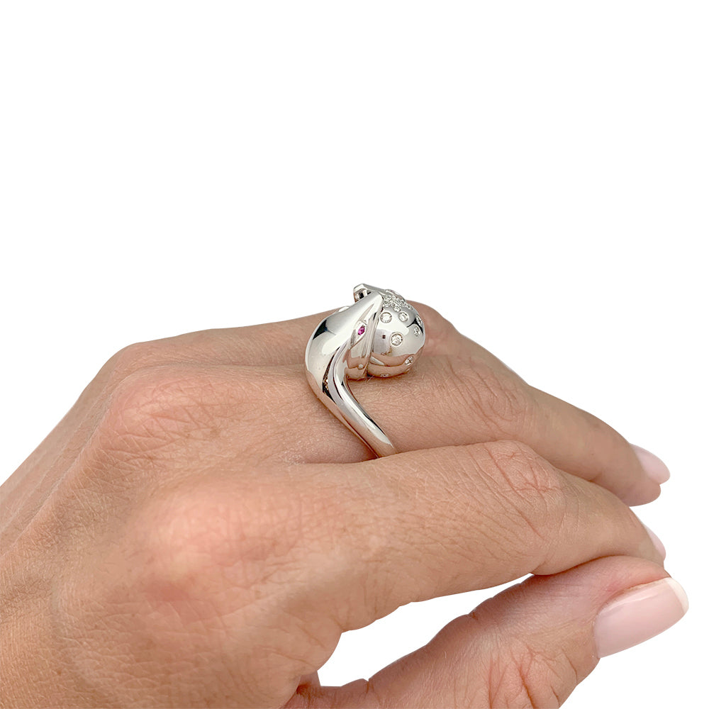 Bague Boucheron, "Trouble", or blanc, diamants.