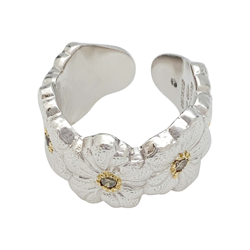 Bague Buccellati, "Blossoms Gardenia", argent, or jaune, diamants bruns.
