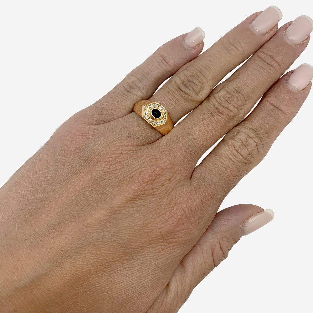 Bague Cartier or jaune diamants et saphir.