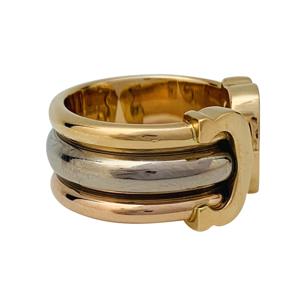 Bague Cartier, "C de Cartier", trois ors.